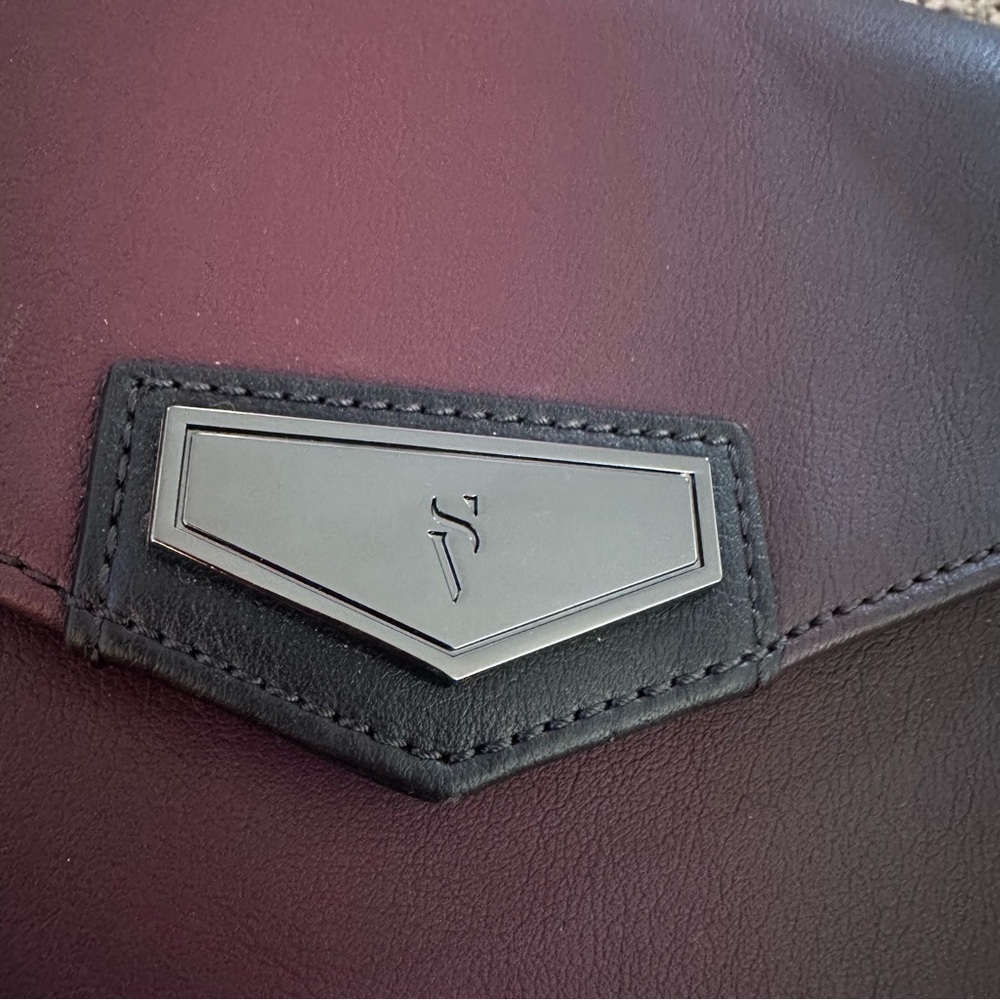 Simply Vera Vera Wang Black and Burgundy Wristlet - Picture 3 of 9